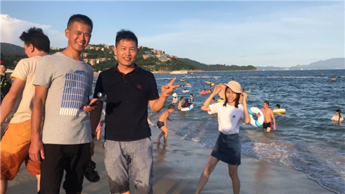 魯班裝飾項目經(jīng)理何友良旅游照